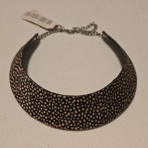 Elegant Black and White Choker Necklace - Picture 1 of 1